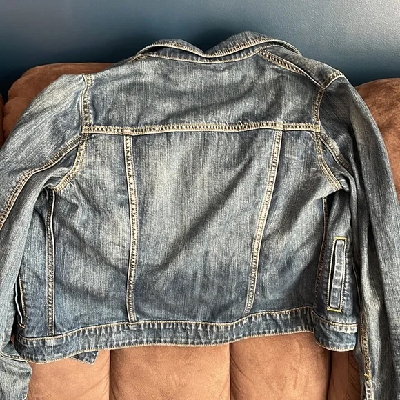Aritzia Talula Denim Jean Jacket Blue Size Large Pockets Casual Capsule Wardrobe - Picture 3 of 5